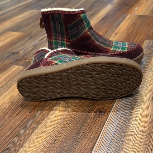 Sanuk Plaid Ankle Boots - Red and Green - Picture 5 of 6